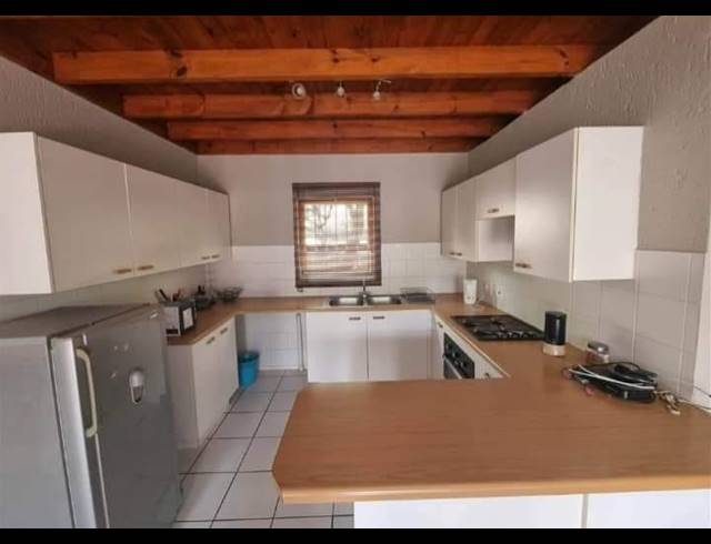 1 BEDROOM APARTMENT FOR SALE IN CONSTANTIA KLOOF